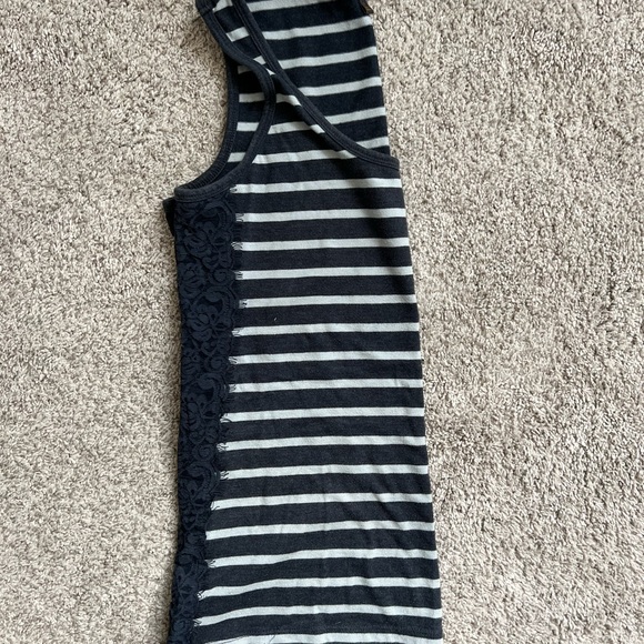 Tank top bundle - banana republic and outback red - Picture 6 of 11